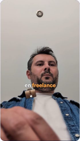 Vidéo UGC de Alexis : Le quotidien du travail en freelance, Mise en situation au bureau avec écran et sous-titres