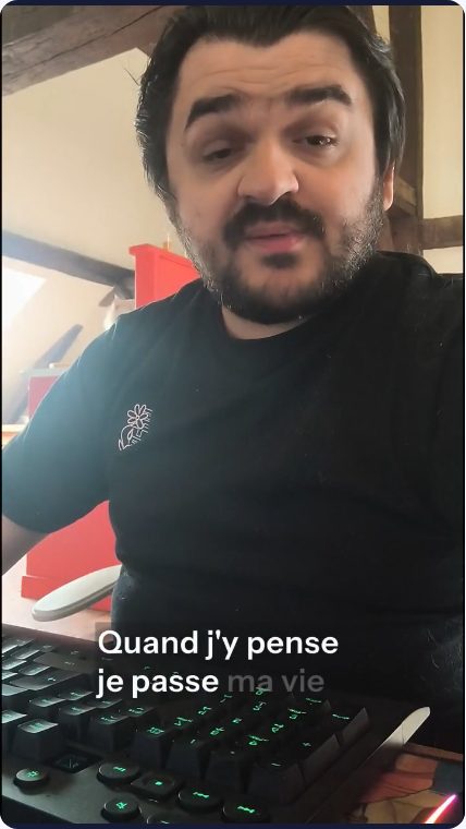 Vidéo UGC de Axel : Le bruit dans le quotidien au bureau, Prise de parole face caméra et plans du poste de travail