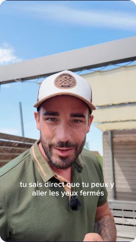 Vidéo UGC de Charles : JBL, une enceinte pour les sorties, Présentation du produit à la maison et en extérieur
