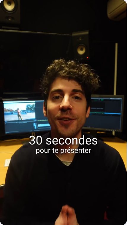 Vidéo UGC de Guillaume : Une présentation en trente secondes au studio, Prise de parole devant les écrans de montage