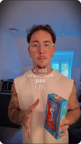 Vidéo UGC de Lucas : Un jeu de cartes à découvrir, Présentation de la boîte face caméra en duo