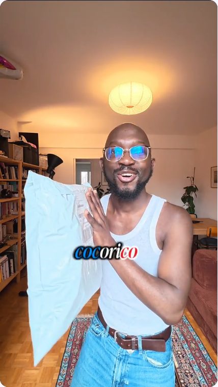 Vidéo UGC de Martin : Un colis de vêtements à déballer, Unboxing face caméra dans le salon