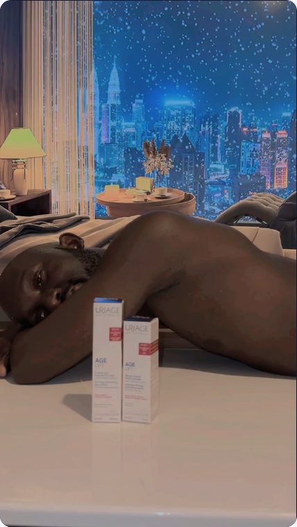 Vidéo UGC de Martin : Uriage, un soin dans une scène nocturne, Mise en scène beauté avec décor de chambre
