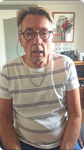 Vidéo UGC de Maurice : Maurice prend la parole à la maison, Vidéo face caméra avec jeu de cadrage rapproché