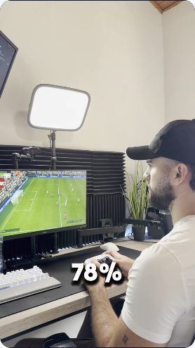 Vidéo UGC de Romain : Regarder le football à son bureau, Mise en situation devant un écran de match