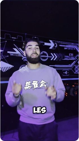 Vidéo UGC de Romain : Une ambiance lumineuse pour le bureau, Présentation face caméra dans un décor LED
