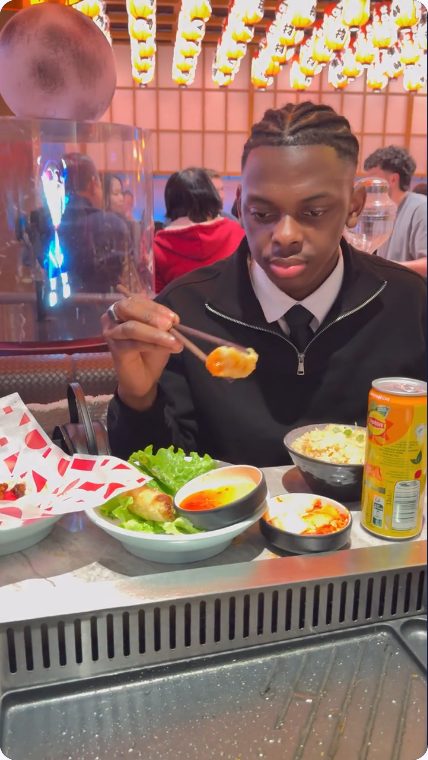 Vidéo UGC de Ryan : Une dégustation avec les accompagnements, Présentation d’un repas au restaurant