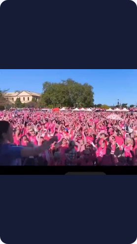 Vidéo UGC de Sébastien : L’ambiance d’un concert depuis la scène, Captation événementielle au milieu du public