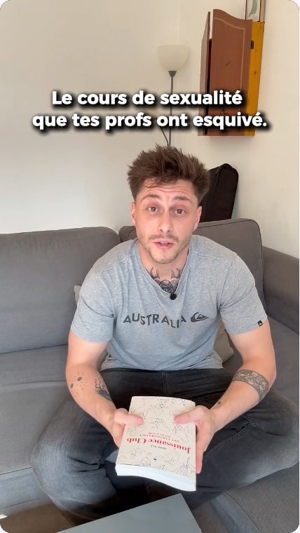 Vidéo UGC de Yannis : Un livre pour parler de sexualité, Présentation de lecture, assis face caméra